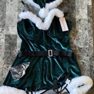 CHALOVELO Women’s Size M, Green, NWT, 5 piece set Lingerie